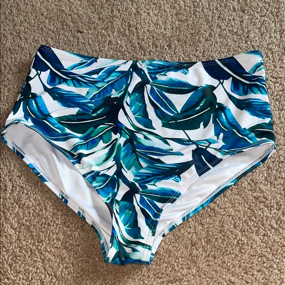 Tropical Leaf Print High-Waisted Bikini Bottom size medium - Picture 1 of 7